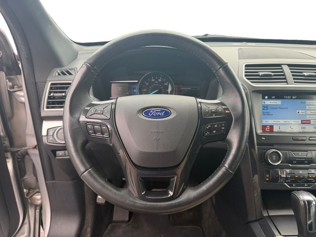 Used 2017 Ford Explorer XLT w/ Equipment Group 202A AWD/4WD image 11