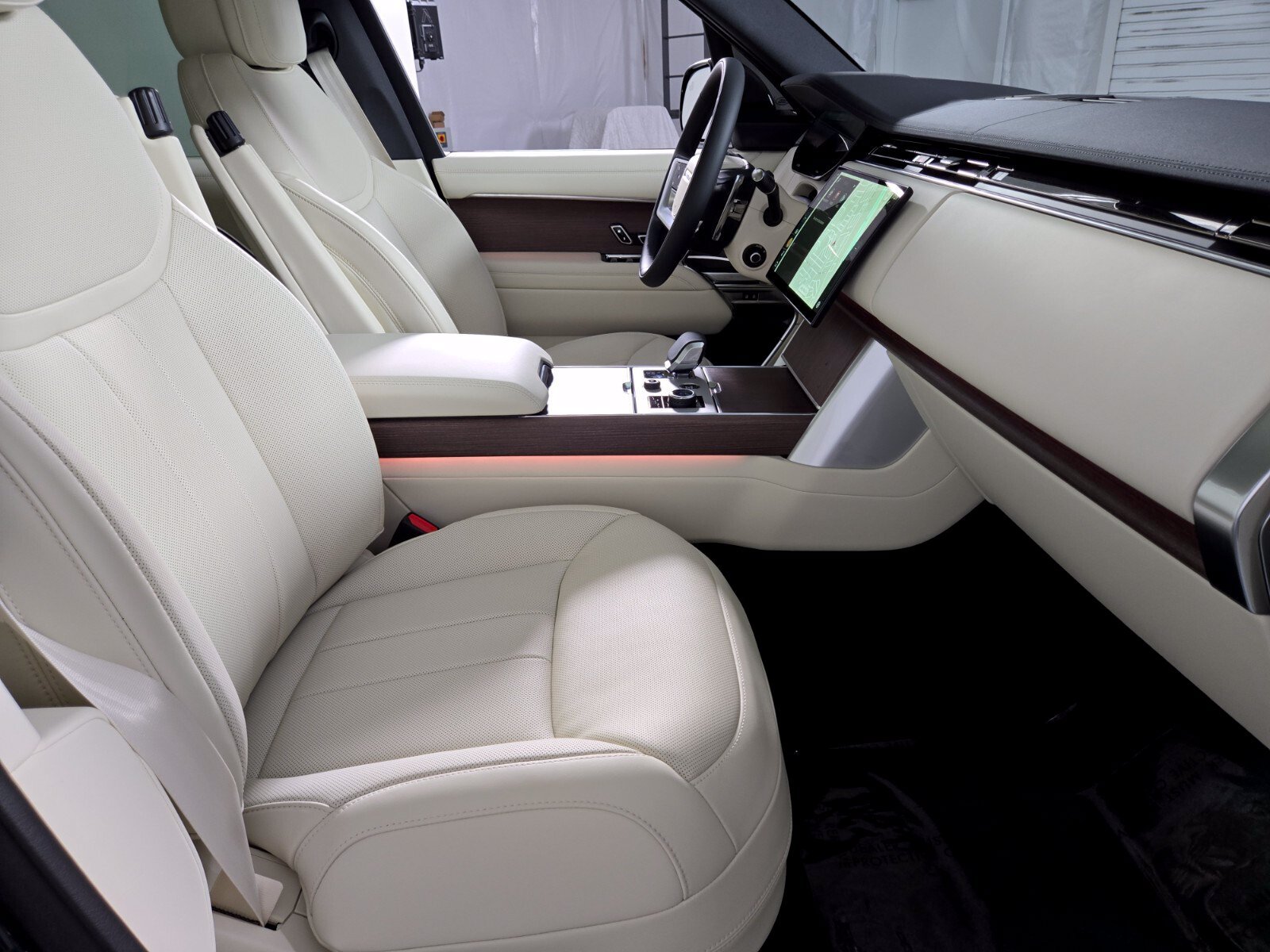 New 2027 Land Rover Range Rover SE AWD/4WD image 3