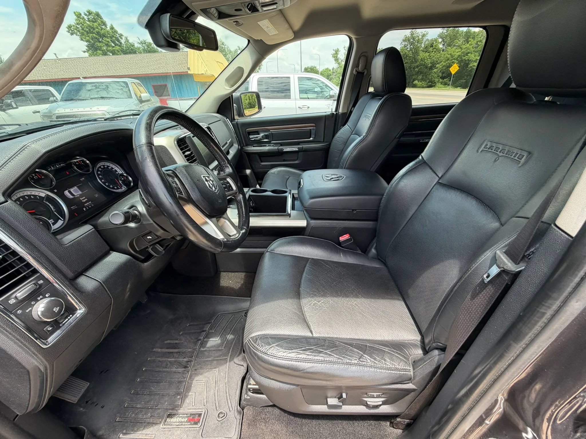 Used 2014 RAM 1500 Laramie w/ Convenience Group AWD/4WD image 9