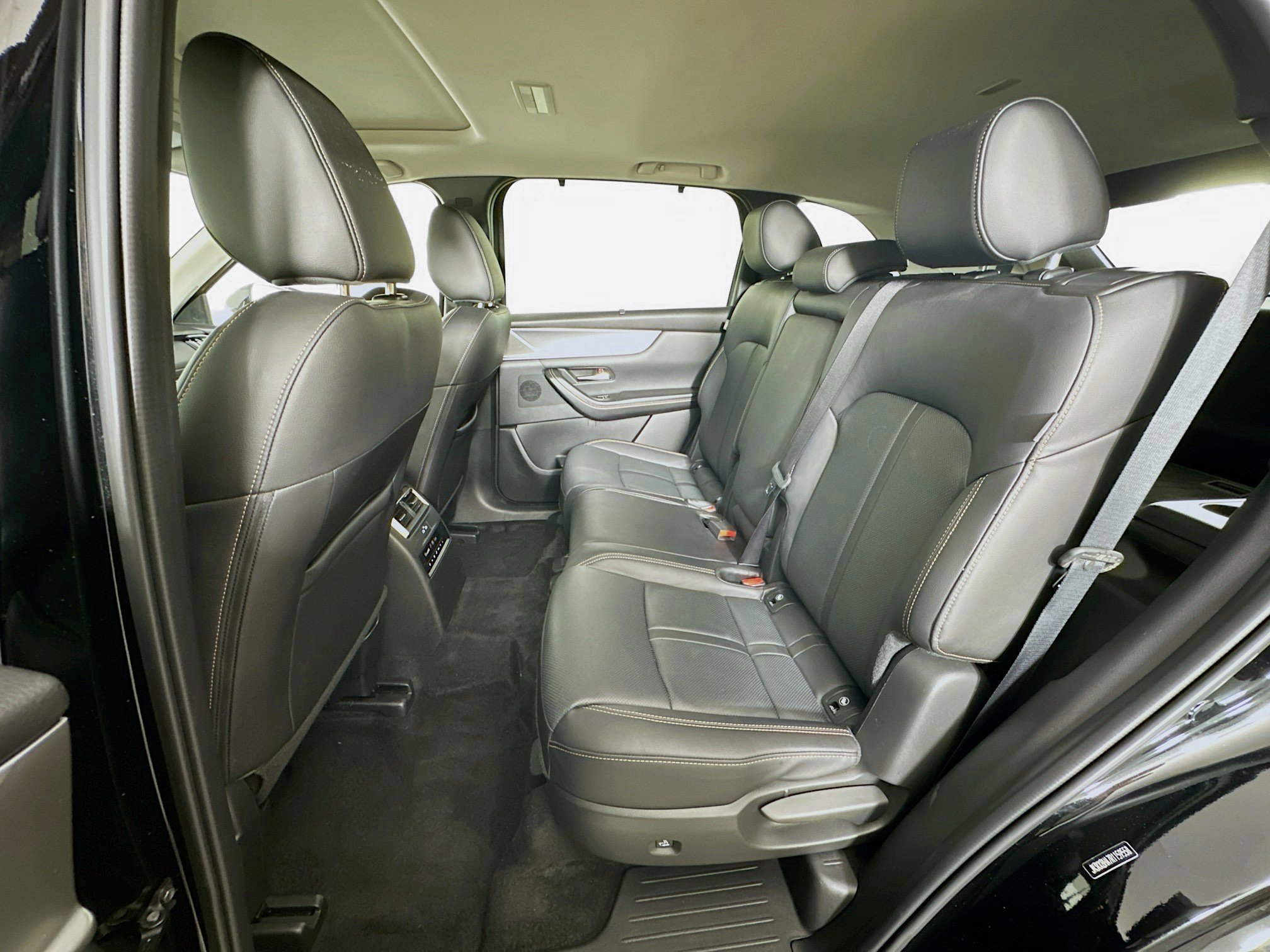 Used 2024 MAZDA CX-90 Plug-In Hybrid w/ Preferred image 30