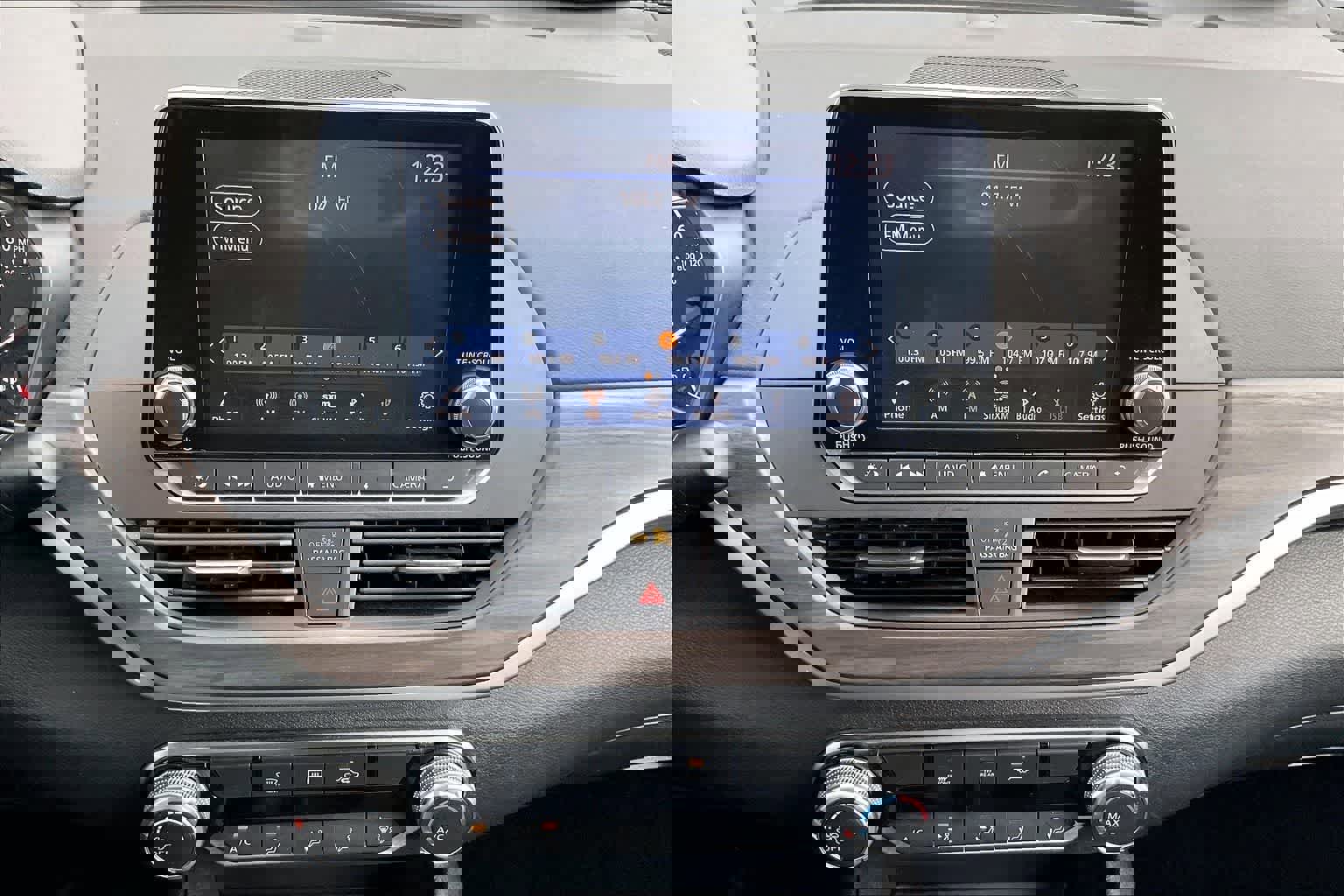 Used 2025 Nissan Altima 2.5 SV image 15