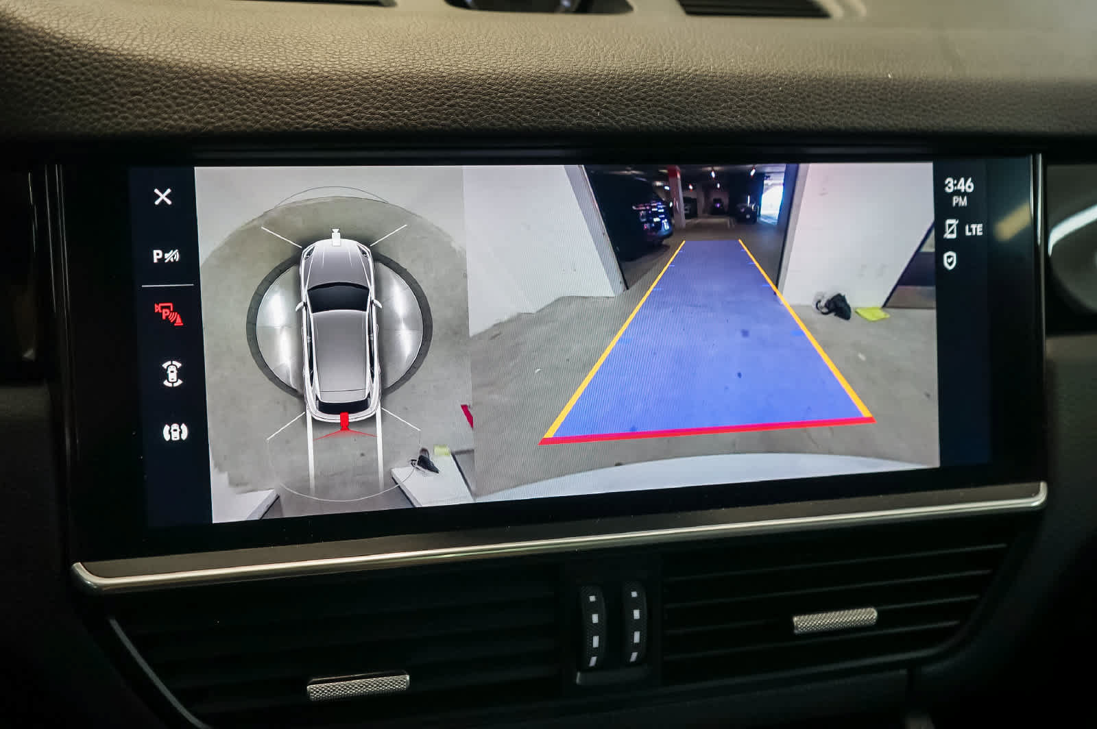 Certified 2023 Porsche Cayenne AWD/4WD image 29
