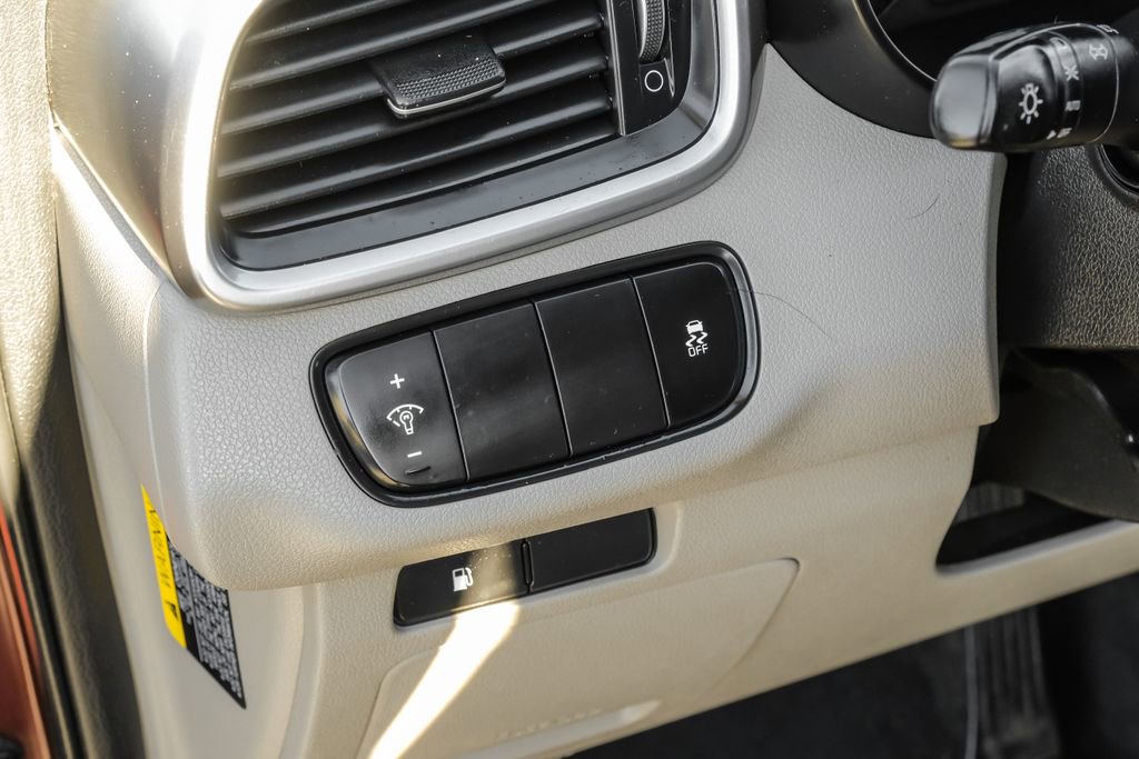 Used 2017 Kia Sorento LX w/ LX Convenience Package image 30