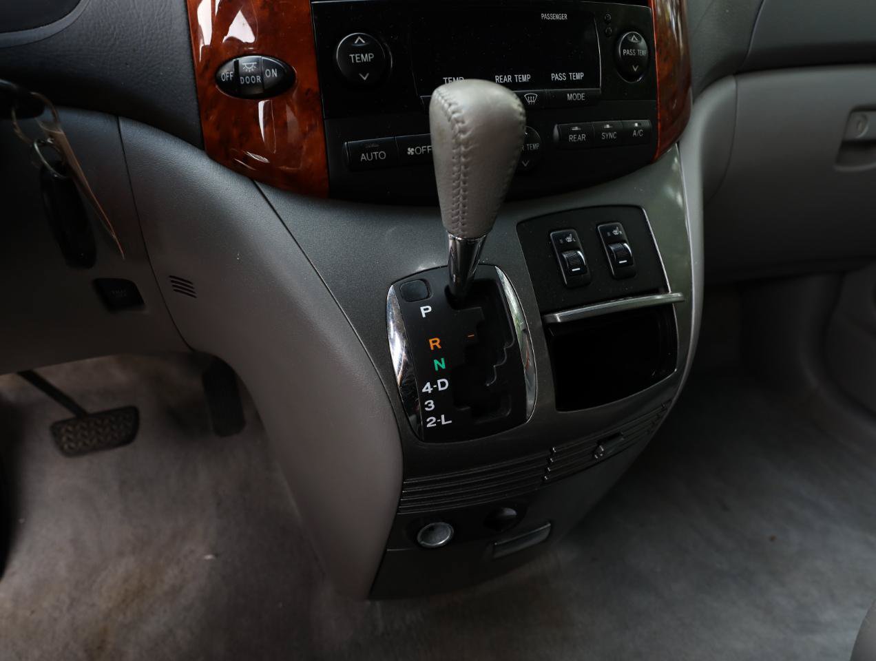 Used 2006 Toyota Sienna XLE w/ XLE Pkg 4 FWD image 20