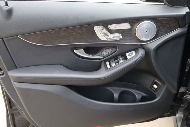 Used 2020 Mercedes-Benz GLC 300 image 19
