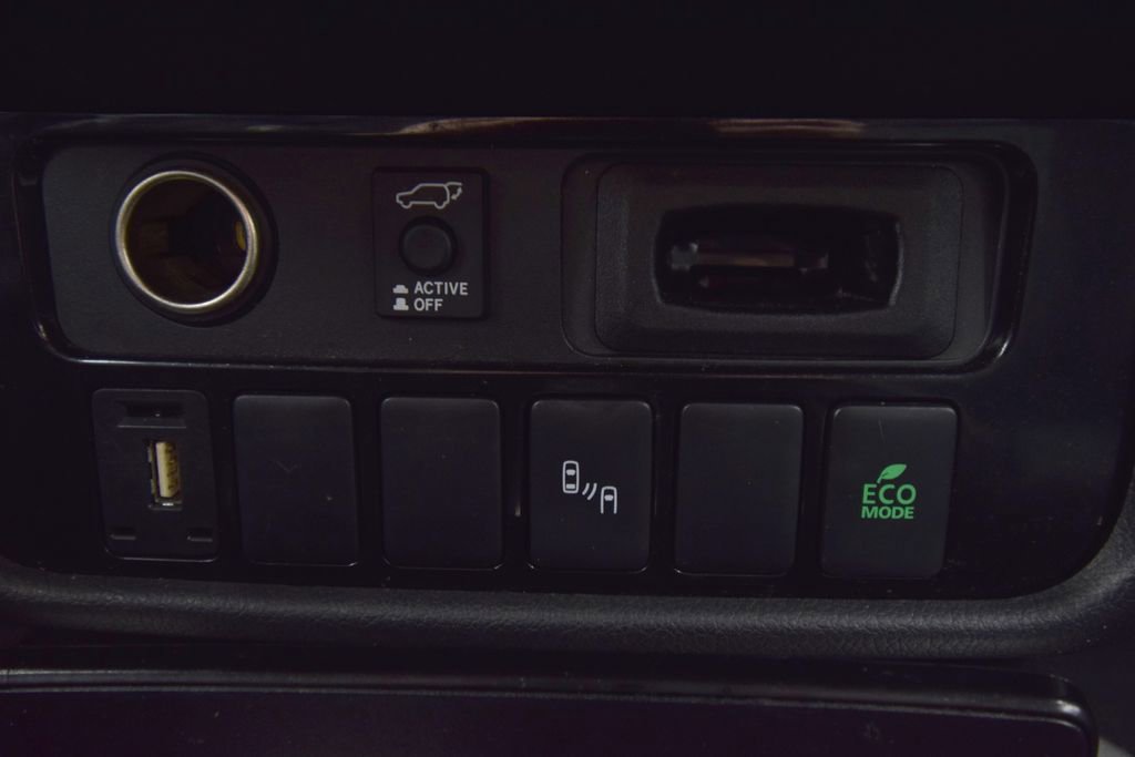 Used 2020 Mitsubishi Outlander SE image 29