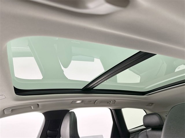 Used 2025 Volvo XC60 B5 Plus image 22