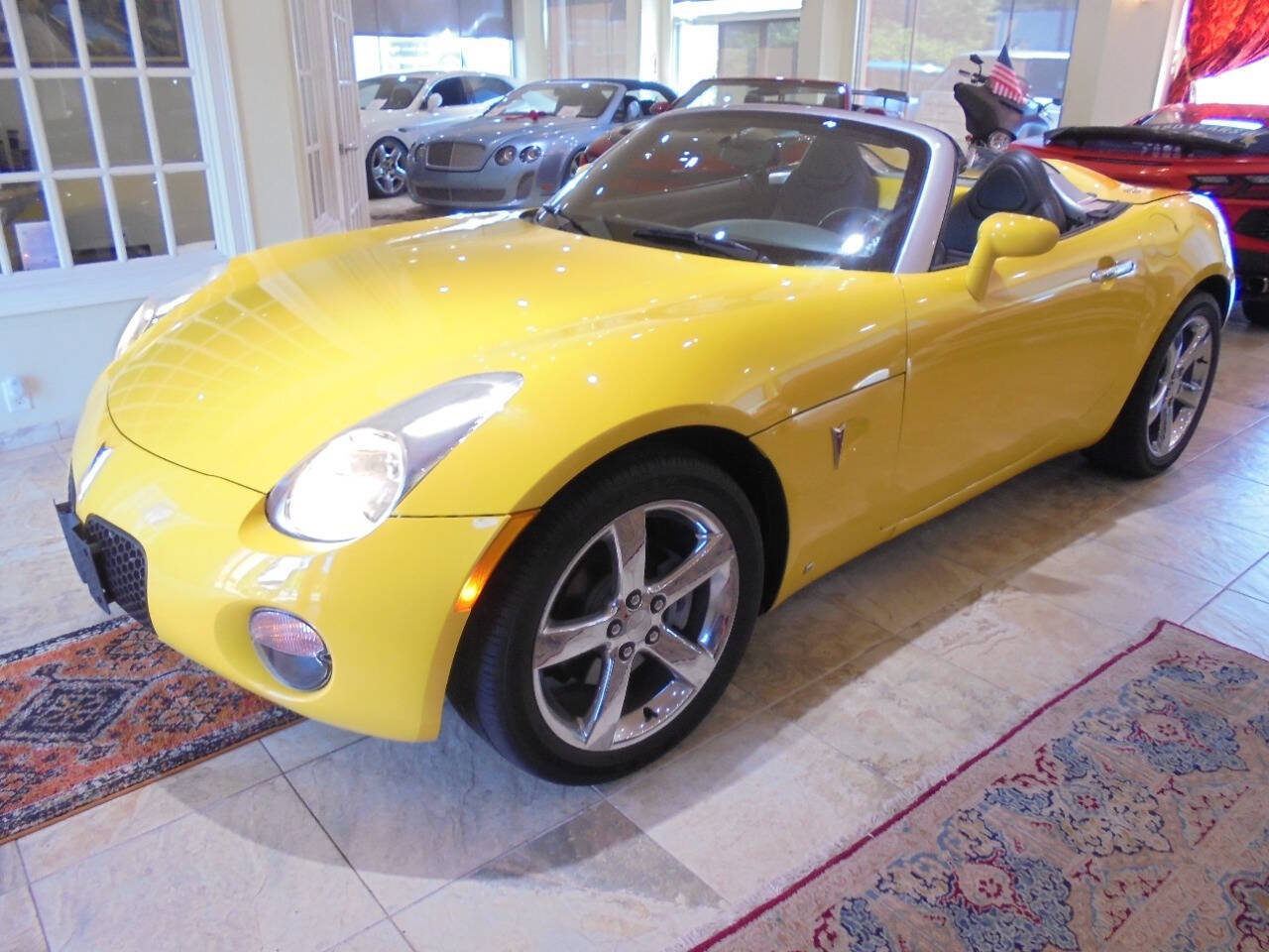 Used 2007 Pontiac Solstice Convertible RWD image 2