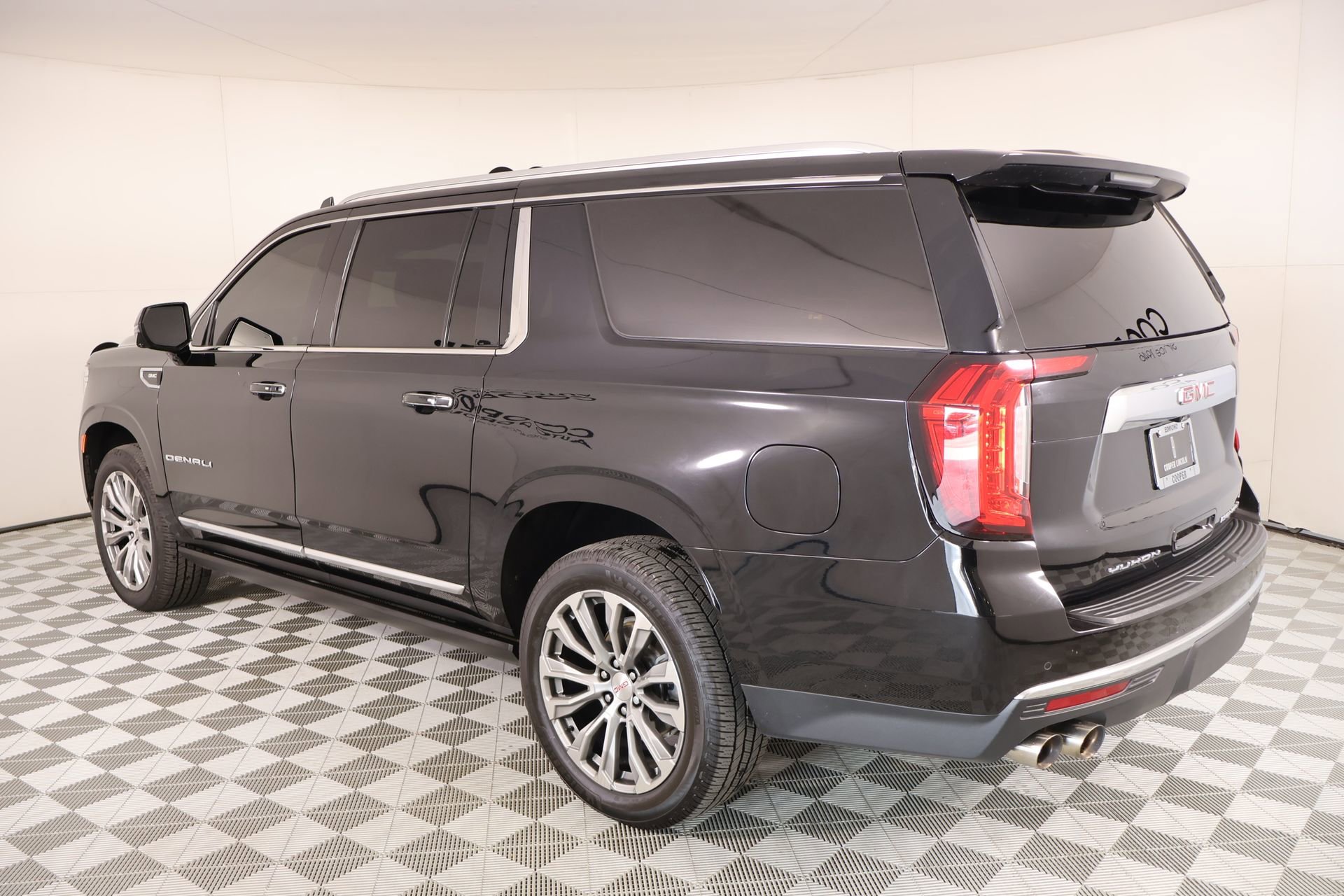 Used 2021 GMC Yukon XL Denali w/ Denali Ultimate Package AWD/4WD image 24