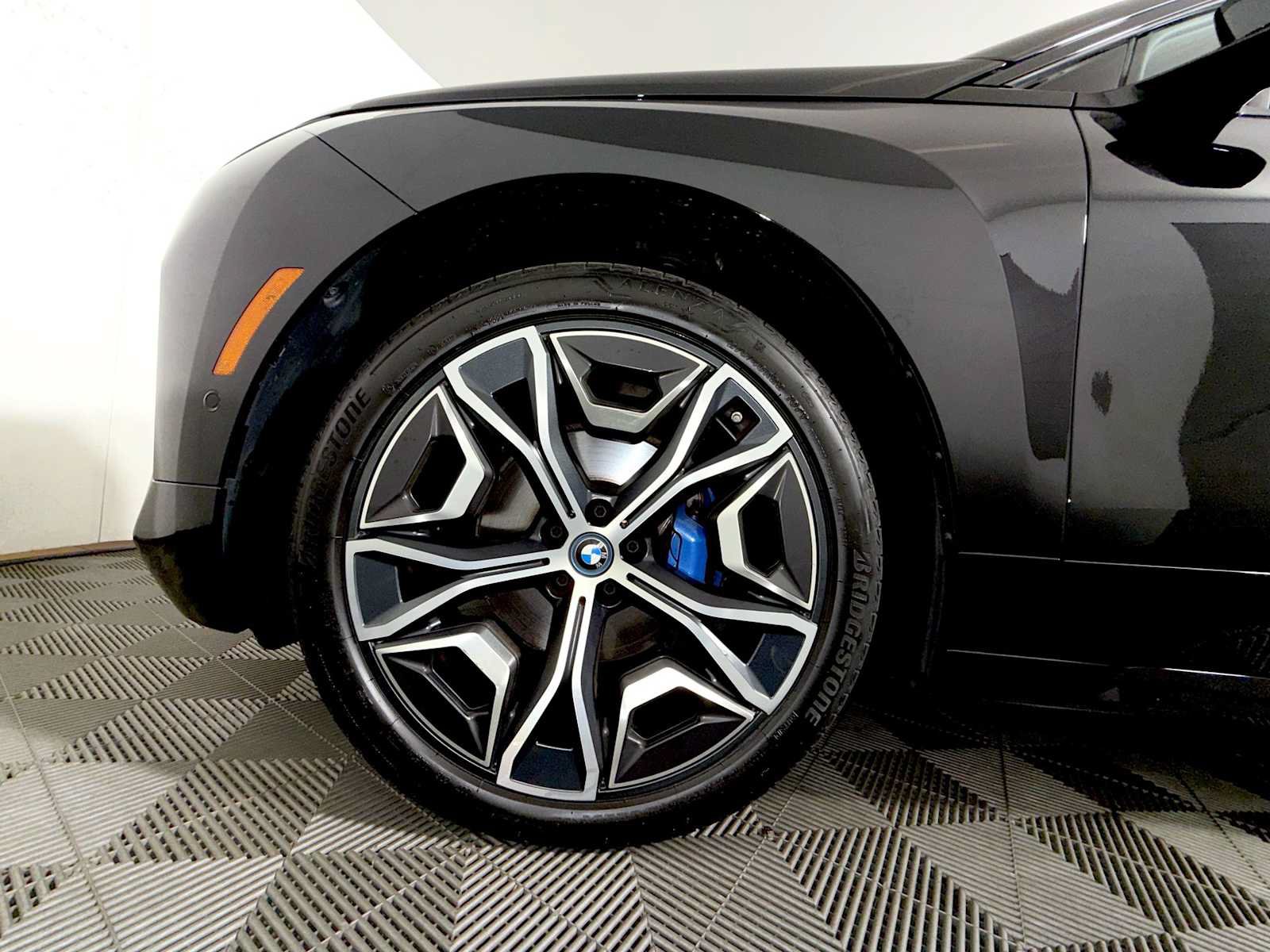 Used 2024 BMW iX xDrive50 w/ Premium Package AWD/4WD image 8