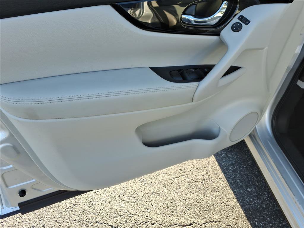 Used 2022 Nissan Rogue Sport SL image 11