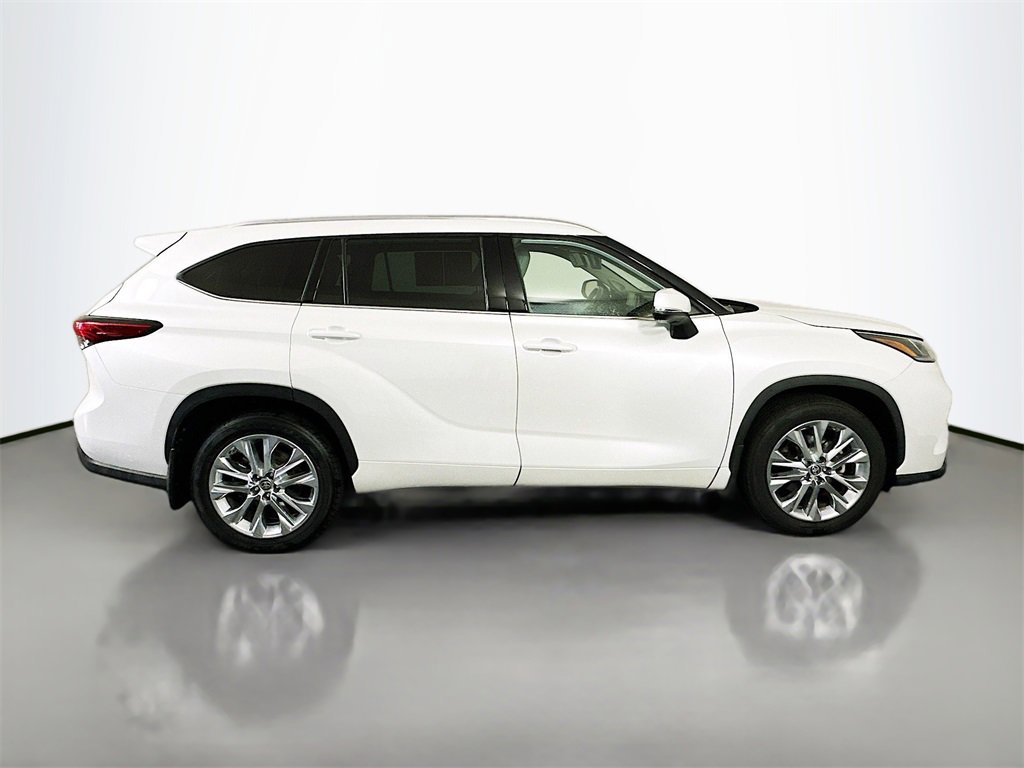 Used 2022 Toyota Highlander Limited image 8