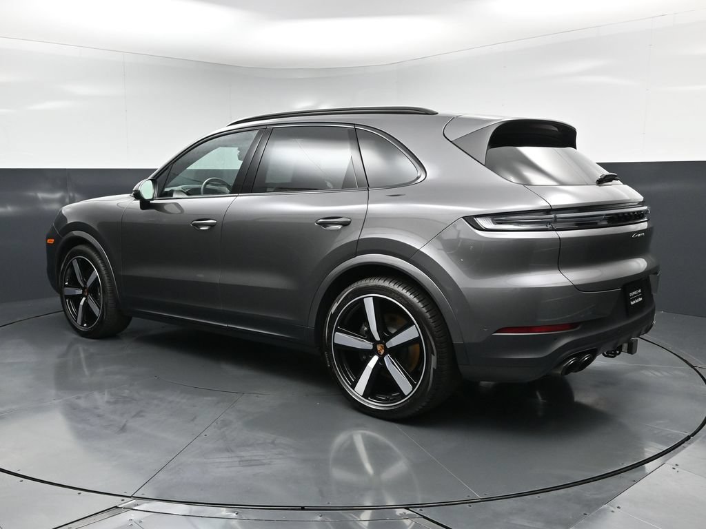 Certified 2025 Porsche Cayenne AWD/4WD image 3
