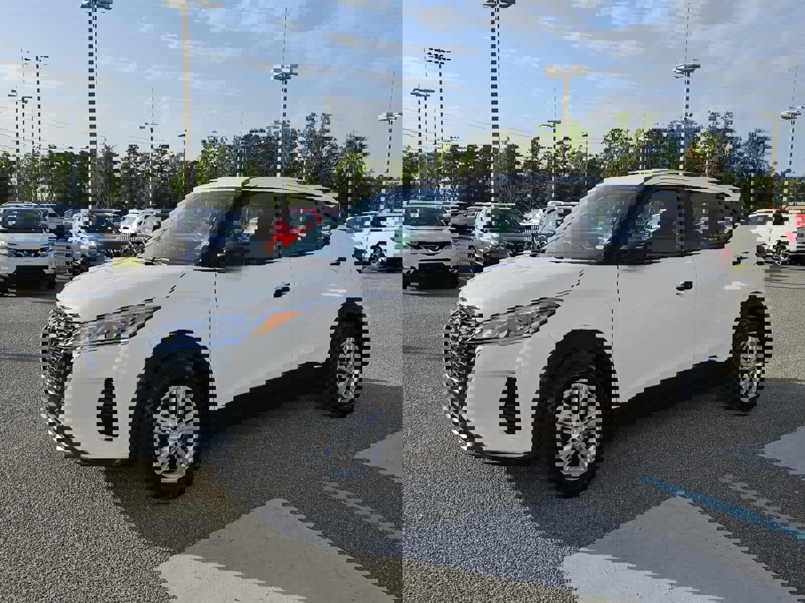 Used 2025 Nissan Kicks Play S image 2