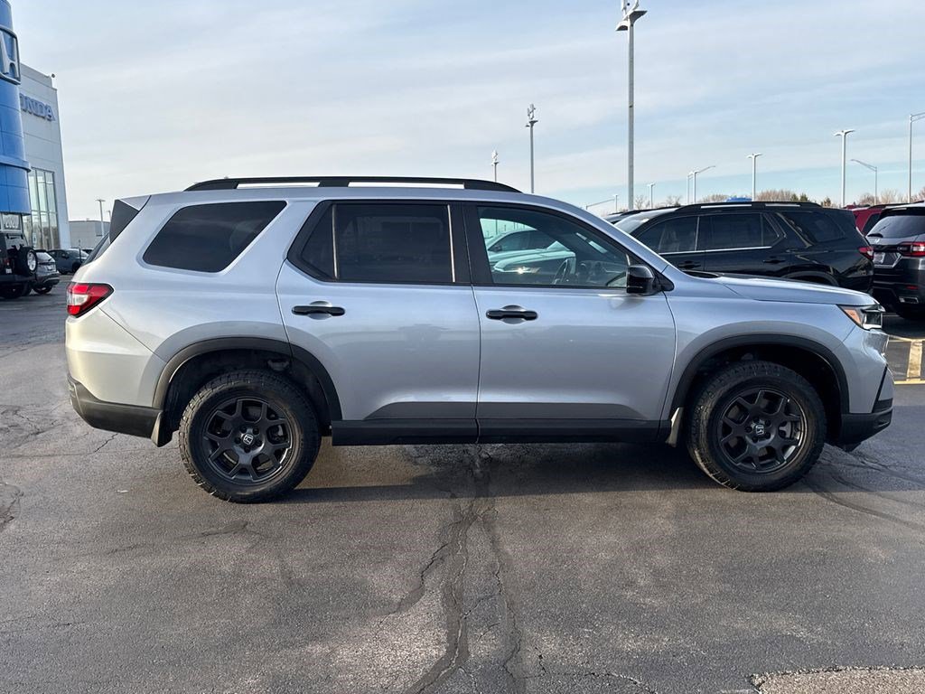 Certified 2025 Honda Pilot TrailSport image 12