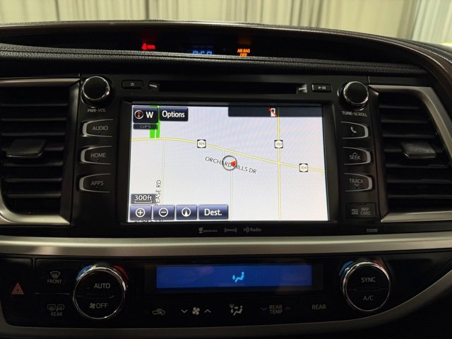 Used 2019 Toyota Highlander XLE image 18