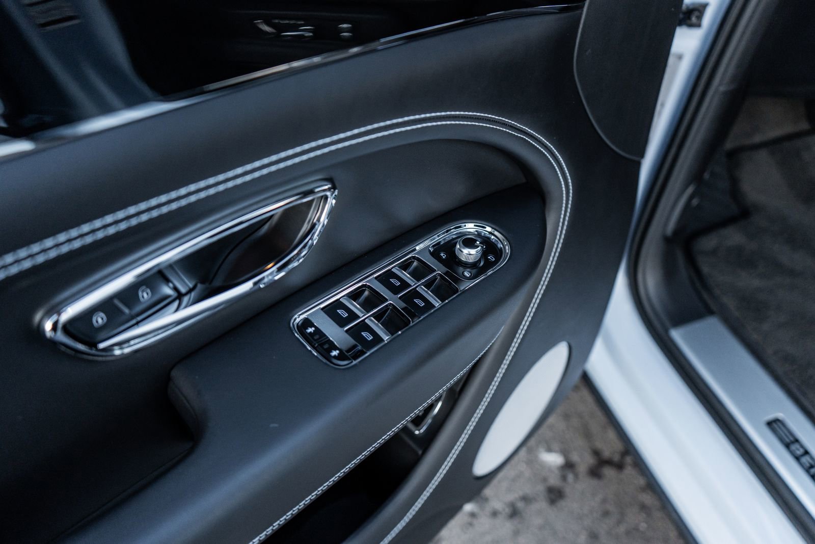 Certified 2022 Bentley Bentayga image 24