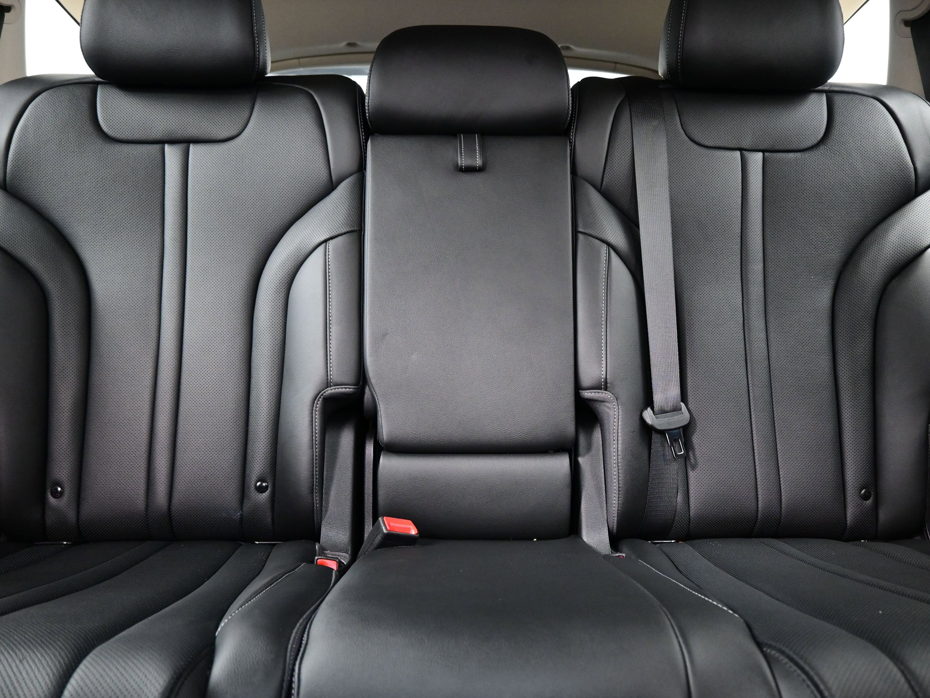 Certified 2025 Genesis GV80 2.5T Advanced image 17