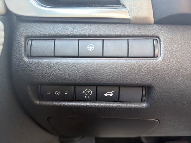 Used 2023 Nissan Rogue SV w/ SV Premium B Package FWD image 23