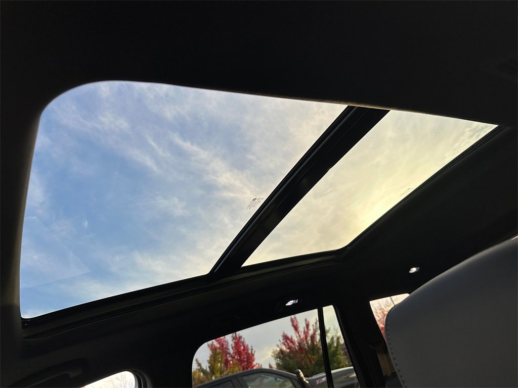 Used 2022 Cadillac XT6 Premium Luxury w/ LPO, Radiant Package image 23