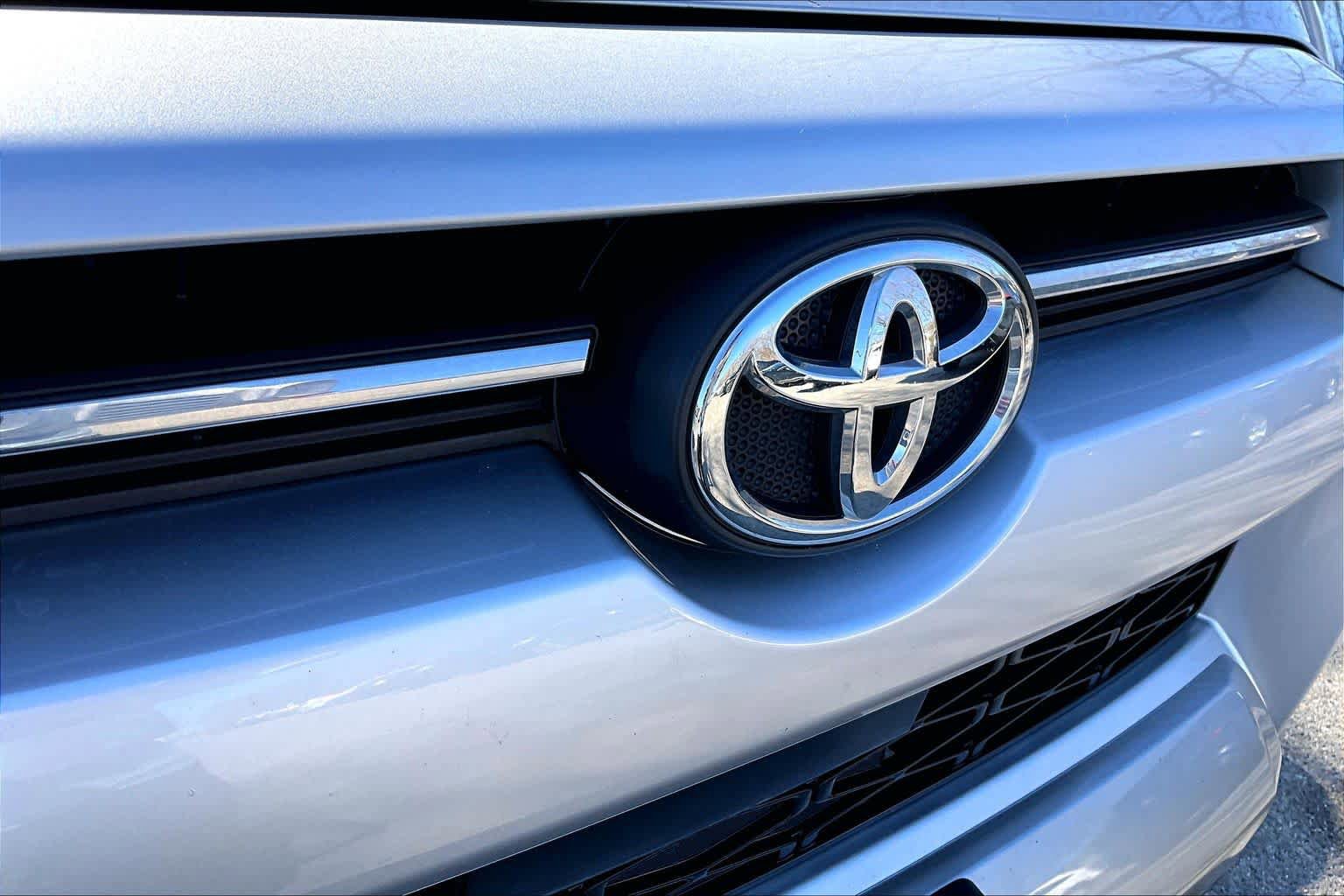 Certified 2022 Toyota 4Runner TRD Off-Road Premium AWD/4WD image 28