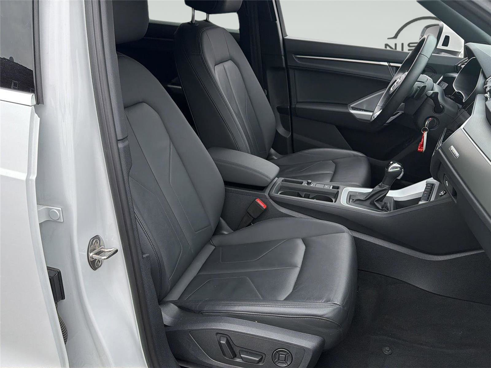 Used 2025 Audi Q3 2.0T Premium image 31