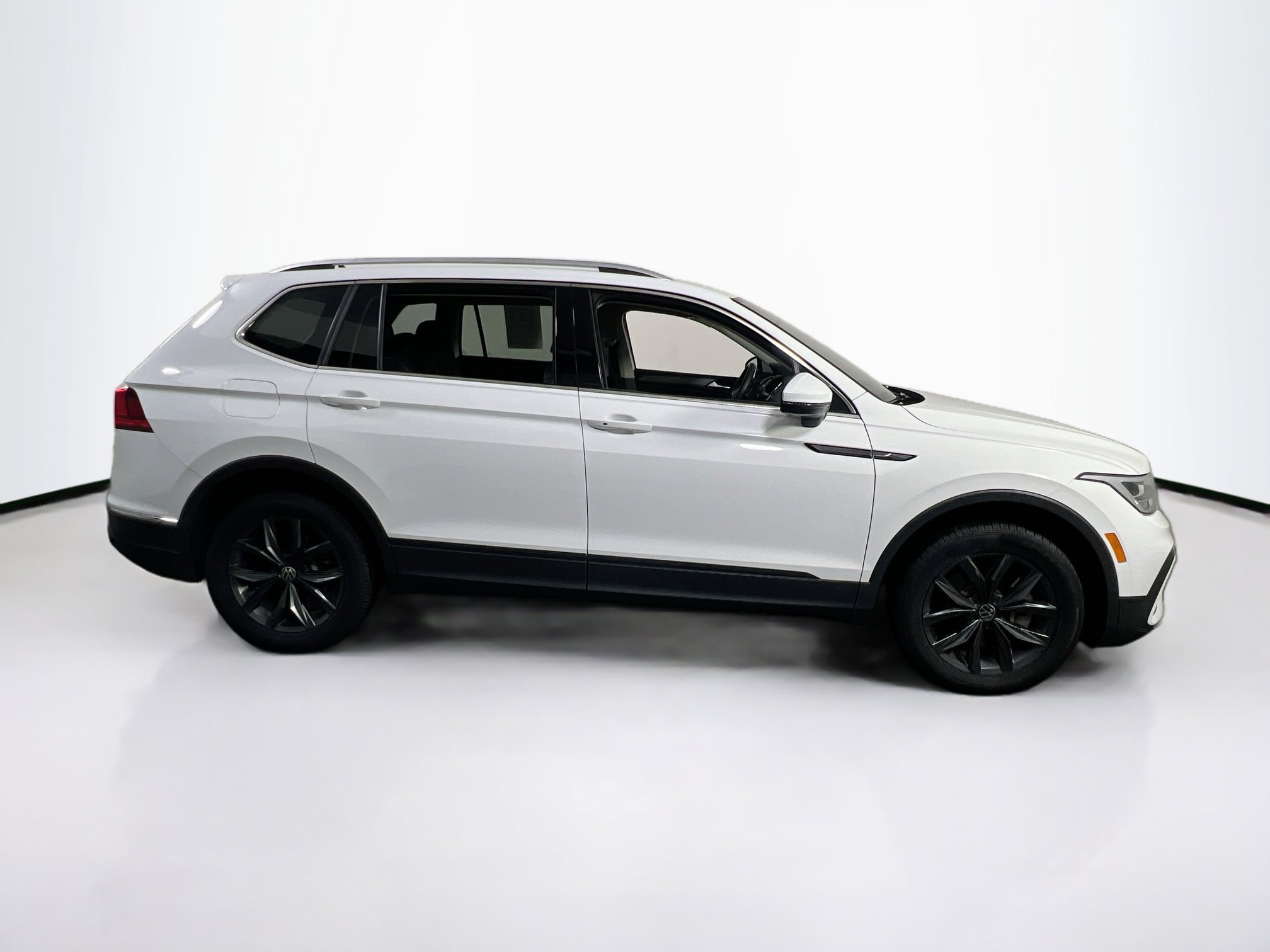 Used 2022 Volkswagen Tiguan SE image 4