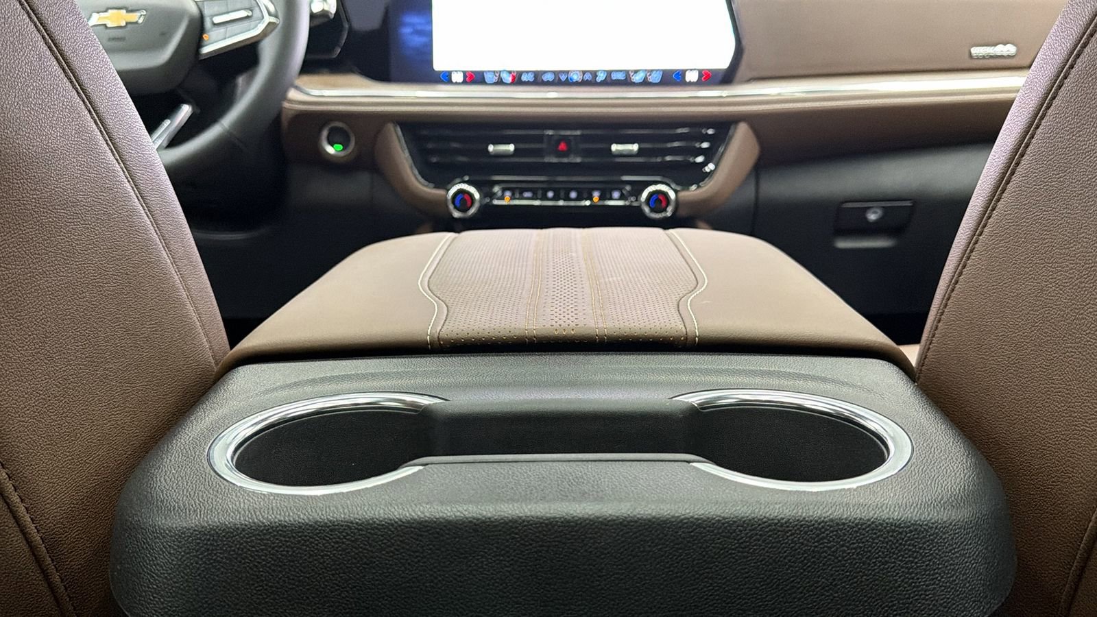 Used 2025 Chevrolet Suburban High Country image 35