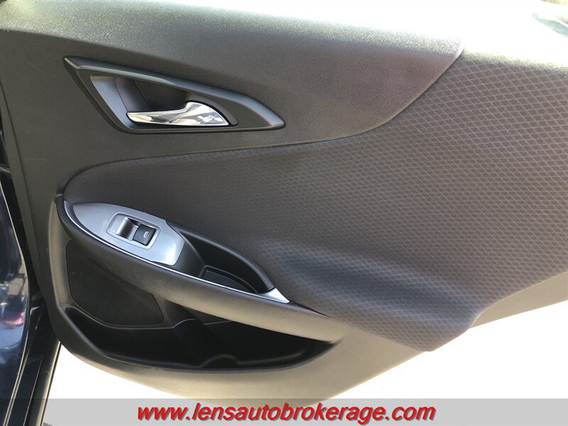 Used 2022 Chevrolet Malibu LT FWD image 19