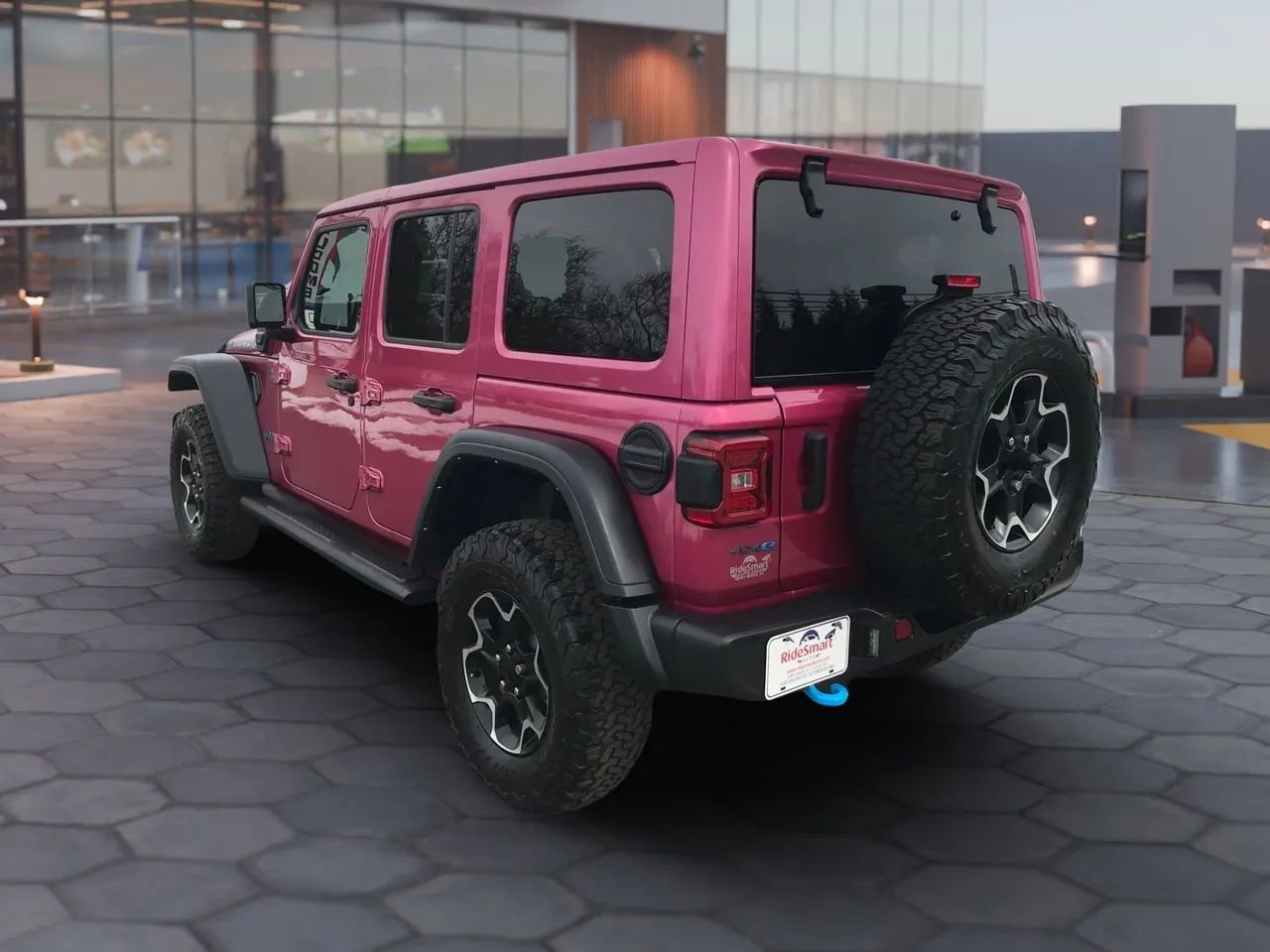 Used 2022 Jeep Wrangler Unlimited Rubicon 4xe w/ Cold Weather Group AWD/4WD image 8