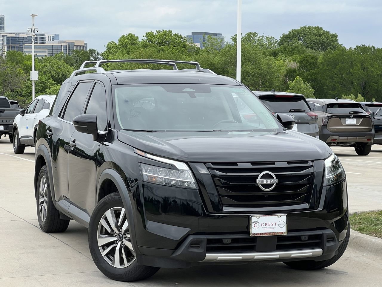 Certified 2023 Nissan Pathfinder SL w/ Black Appearance Package FWD image 2