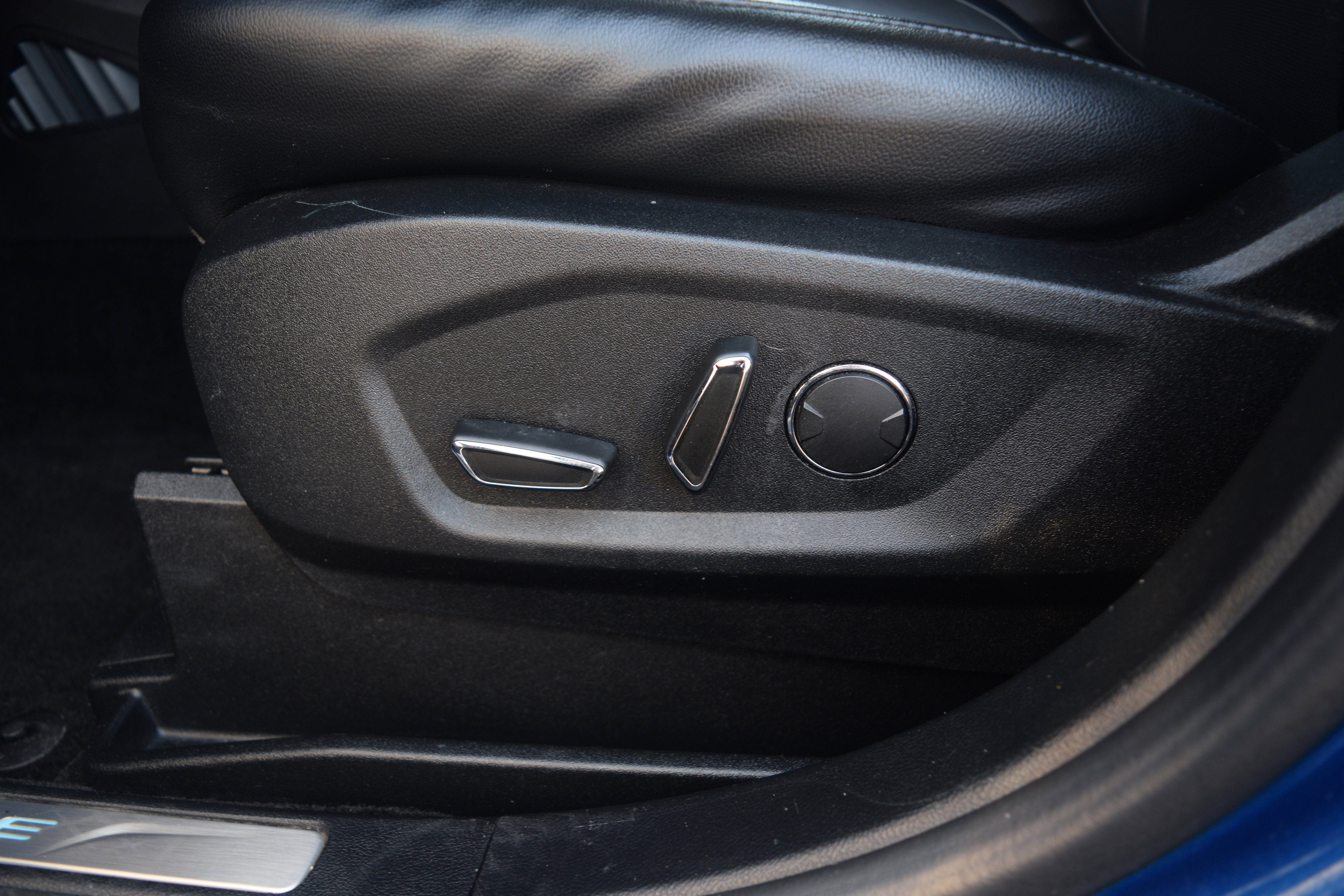 Used 2018 Ford Edge Titanium w/ Equipment Group 301A image 20