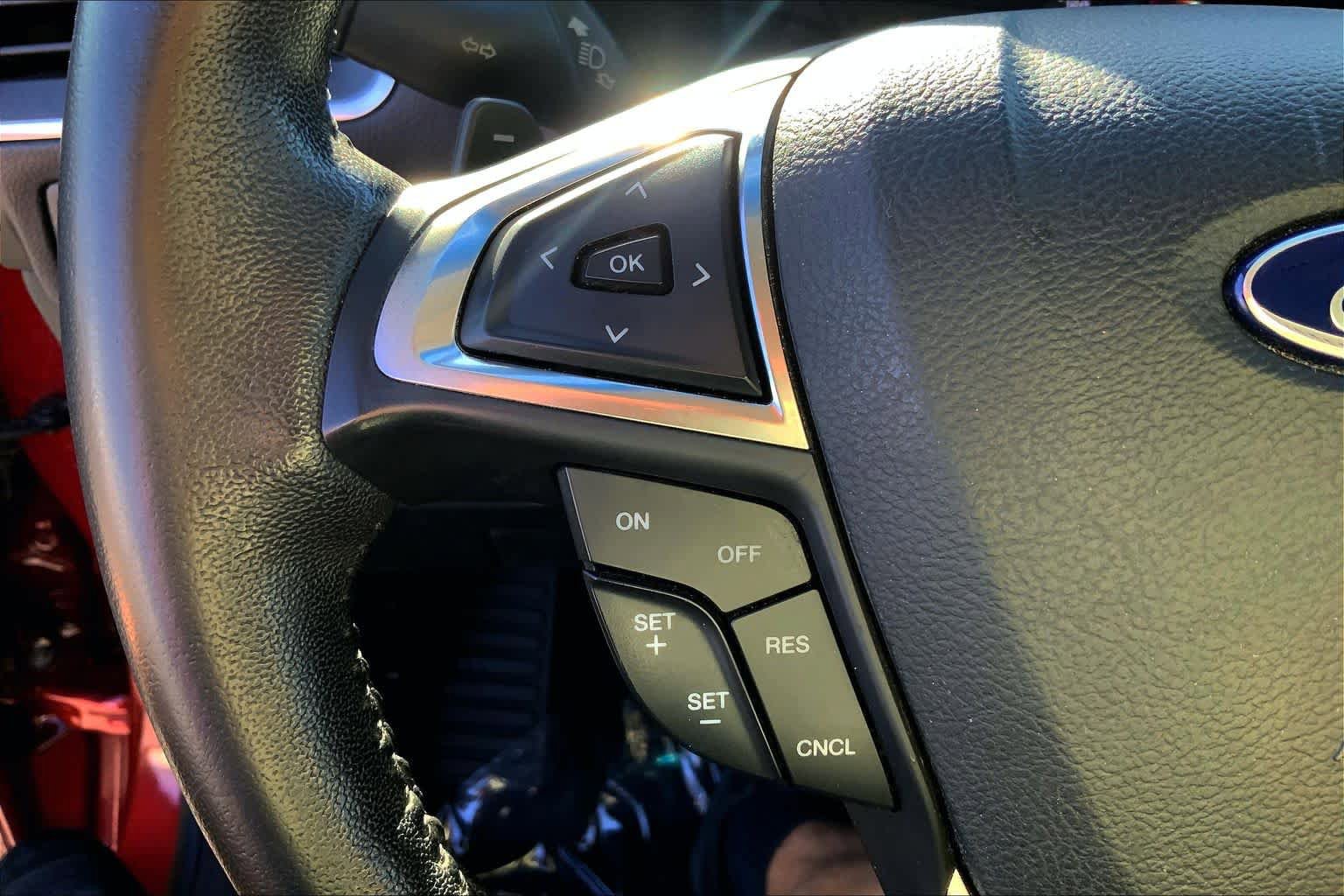 Used 2017 Ford Edge Titanium w/ Technology Package FWD image 23