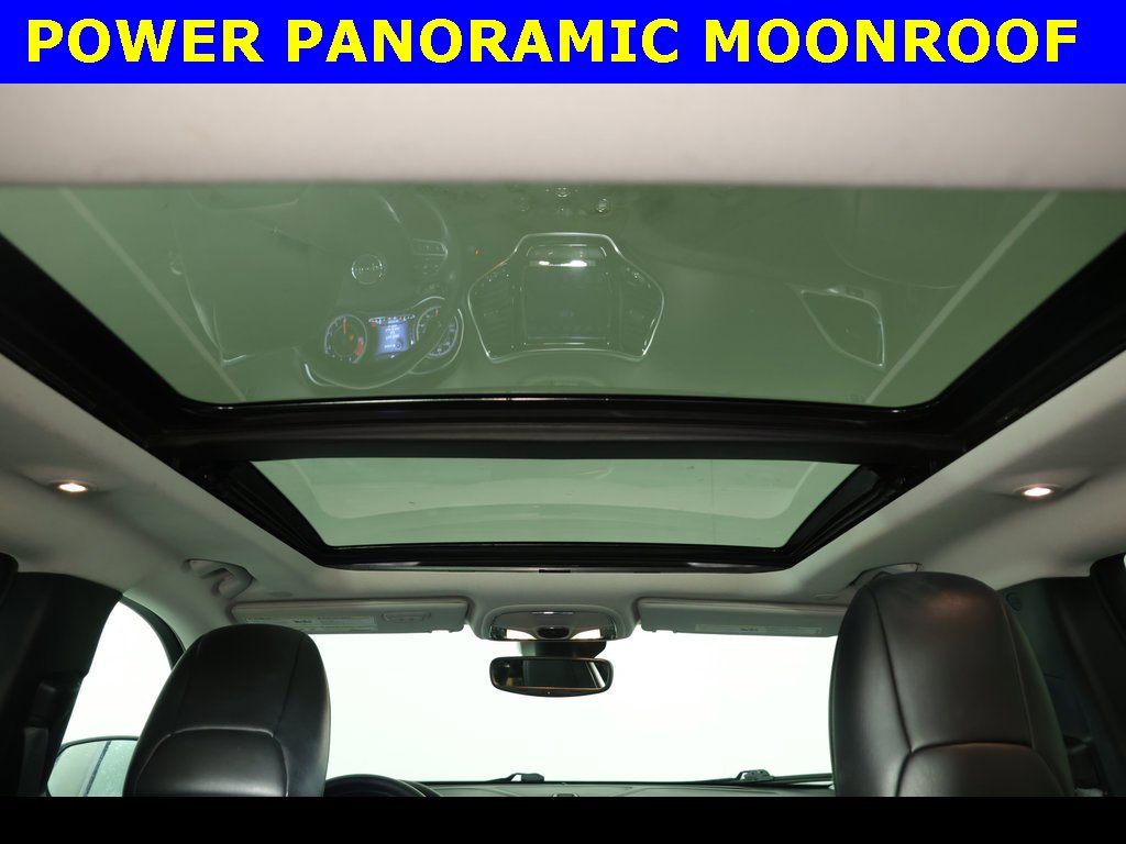 Used 2021 Jeep Cherokee Limited image 3