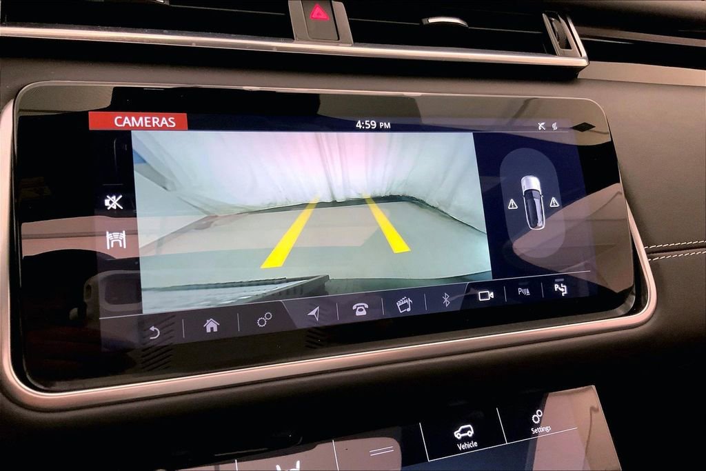 Used 2018 Land Rover Range Rover Velar R-Dynamic HSE image 17