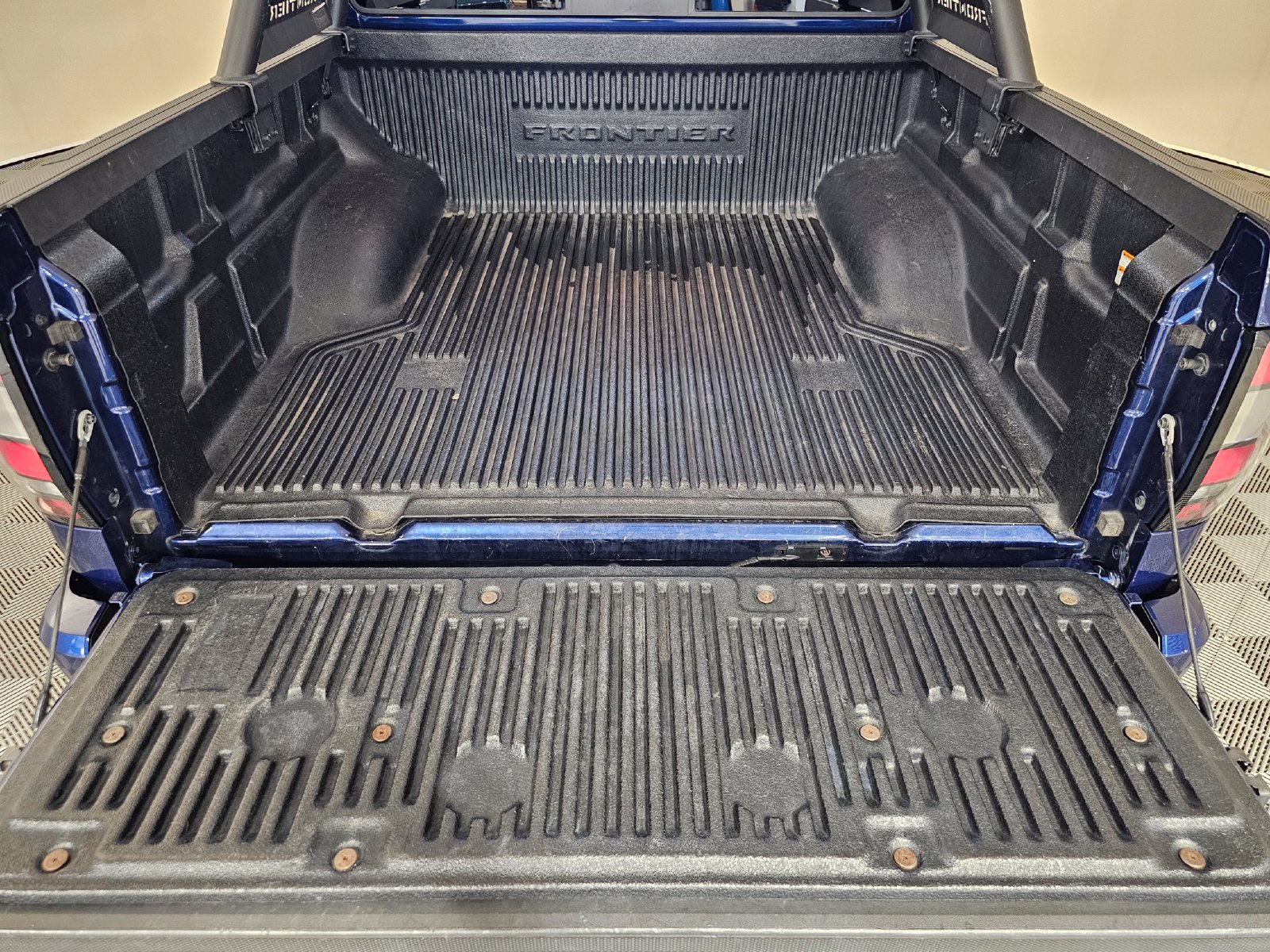 Used 2022 Nissan Frontier PRO-4X w/ Technology Package AWD/4WD image 23