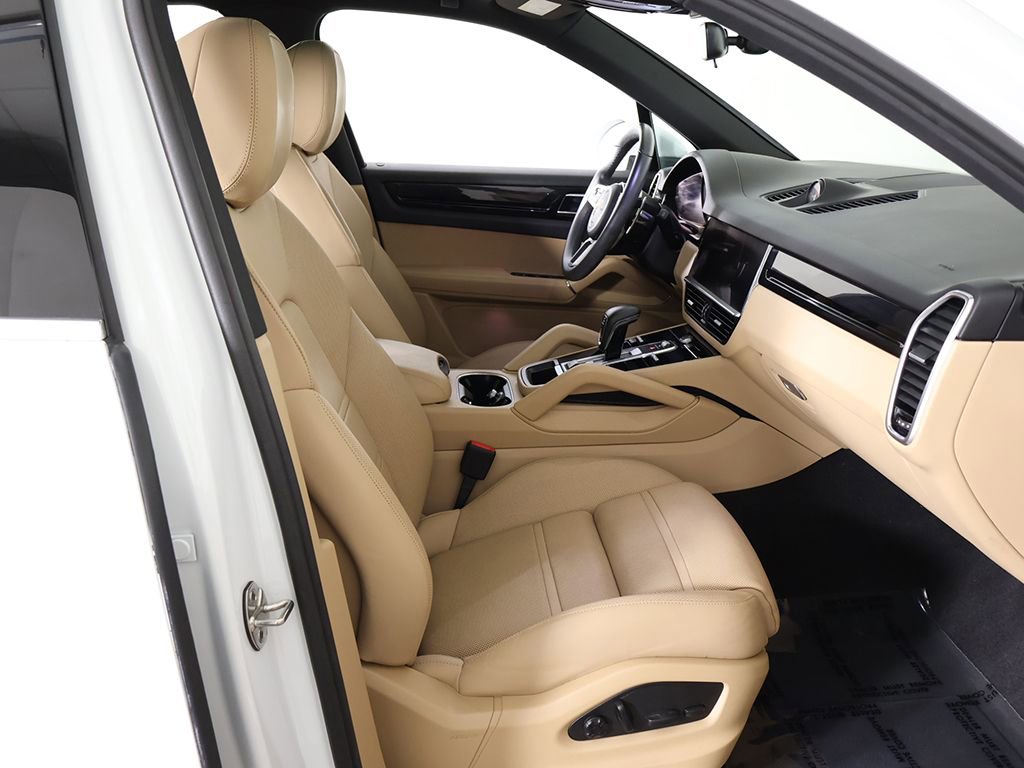Used 2023 Porsche Cayenne AWD/4WD image 36