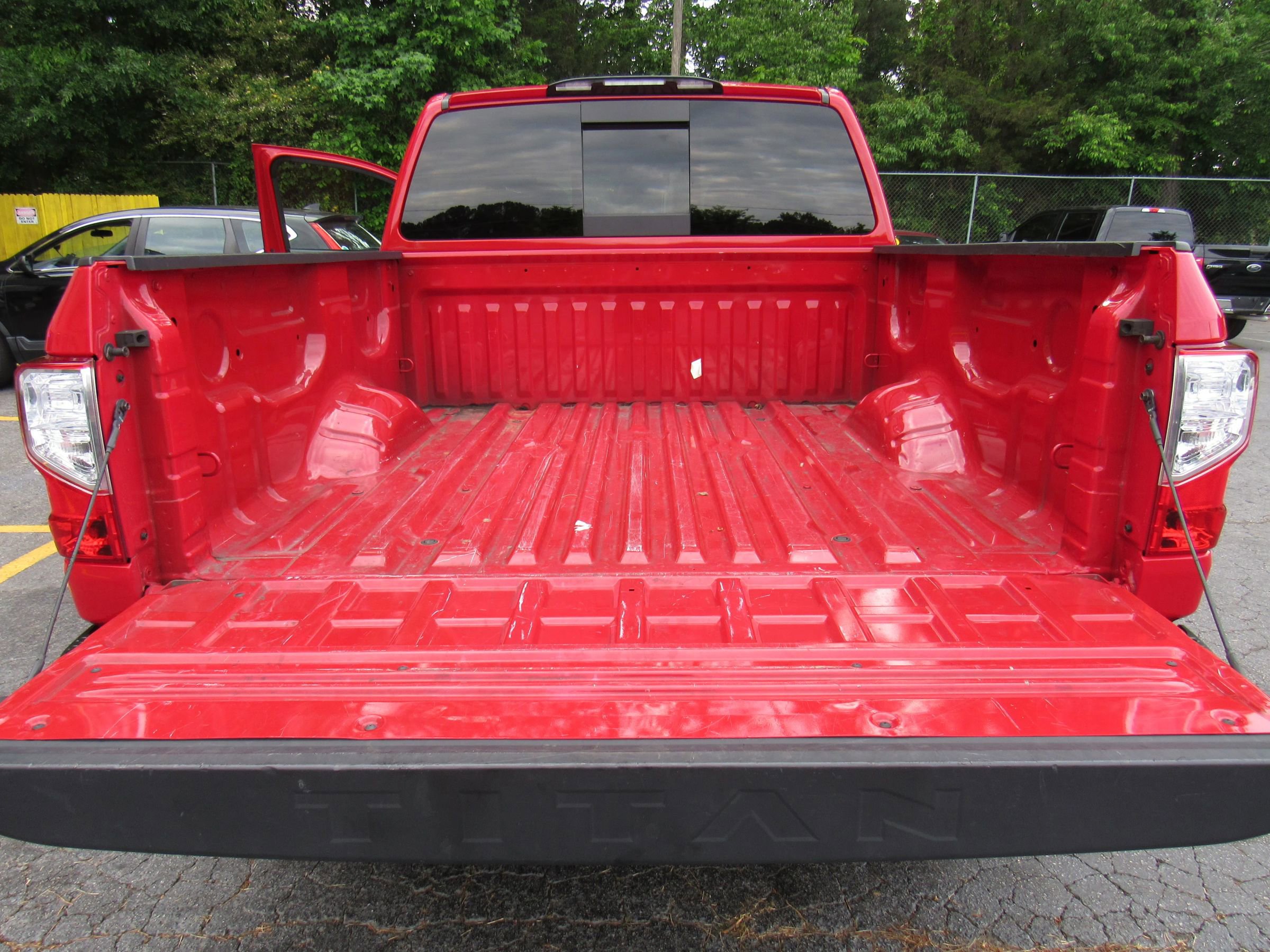 Used 2021 Nissan Titan SV w/ Accessory Utility Package RWD image 9