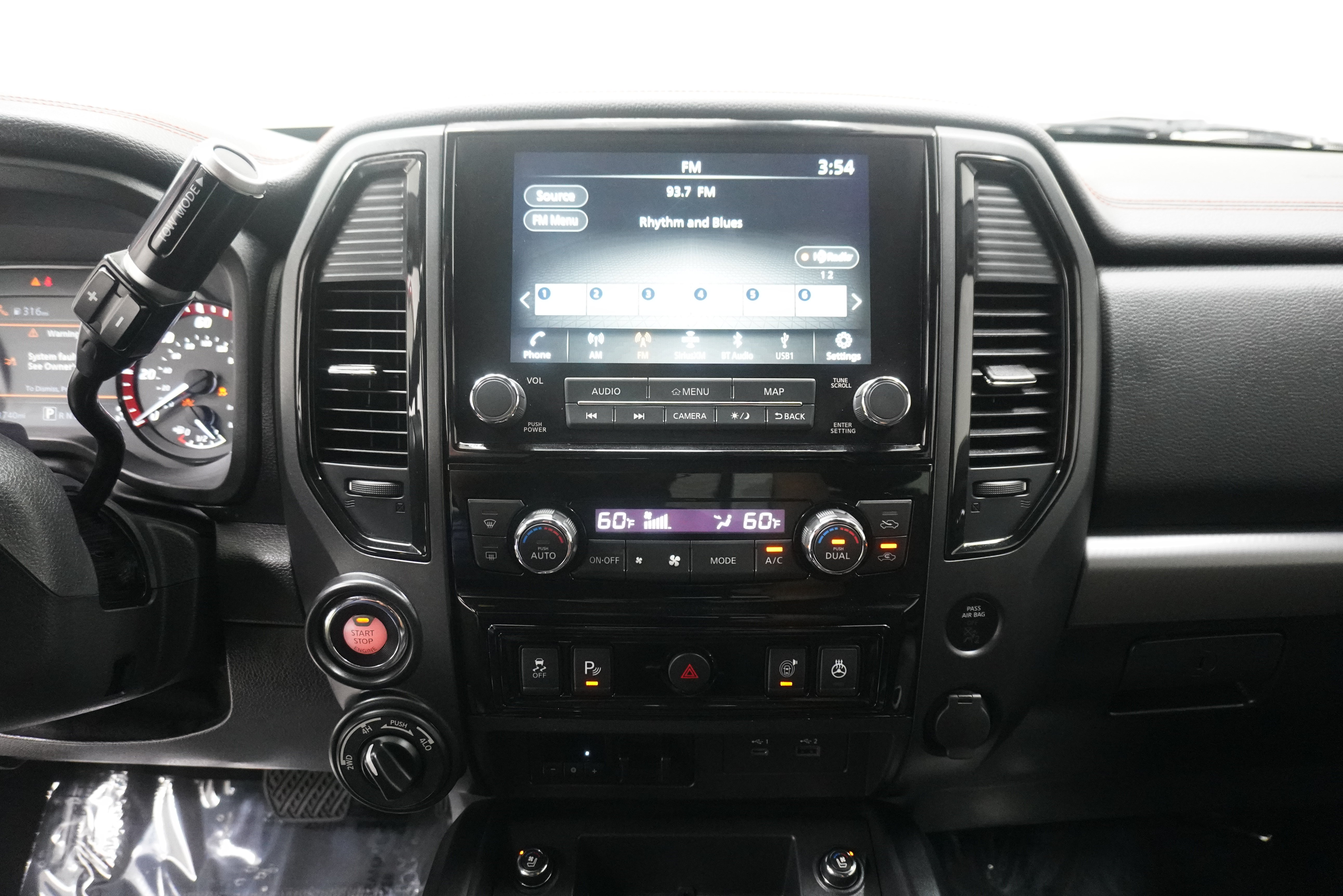 Used 2021 Nissan Titan PRO-4X w/ Pro-4x Convenience Package AWD/4WD image 22