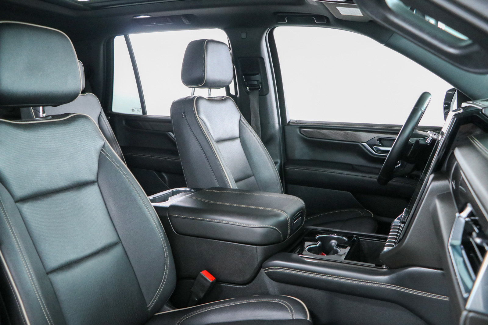 Used 2025 GMC Yukon Elevation w/ LPO, Elevation Black Package AWD/4WD image 32