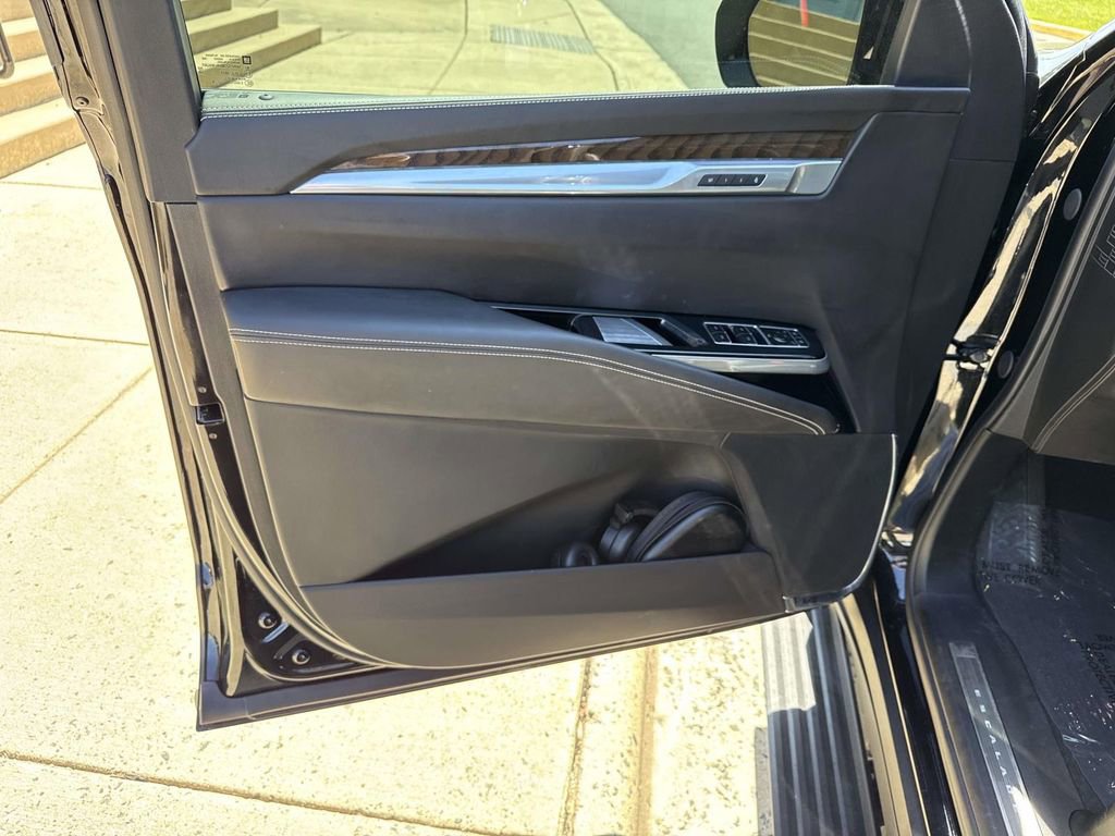 Used 2025 Cadillac Escalade Sport Platinum AWD/4WD image 28