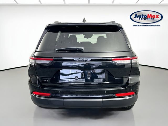 Used 2023 Jeep Grand Cherokee Altitude AWD/4WD image 8