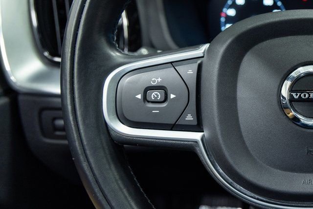 Used 2018 Volvo XC60 T8 Momentum image 15