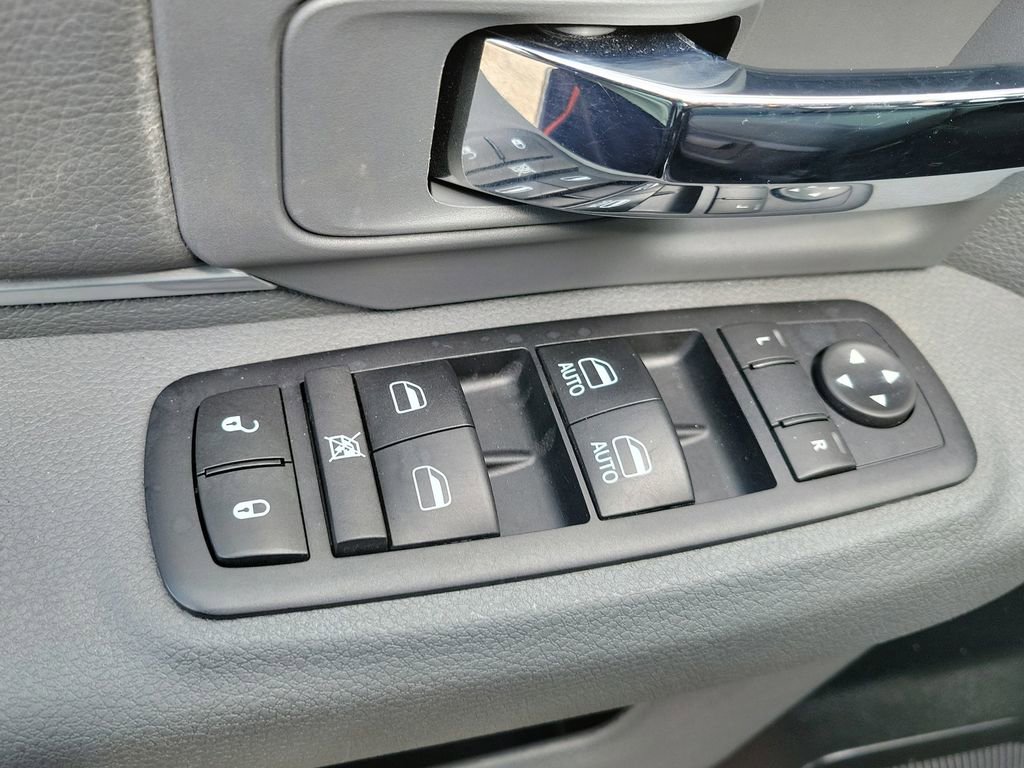 Used 2017 RAM 1500 Classic SLT image 11