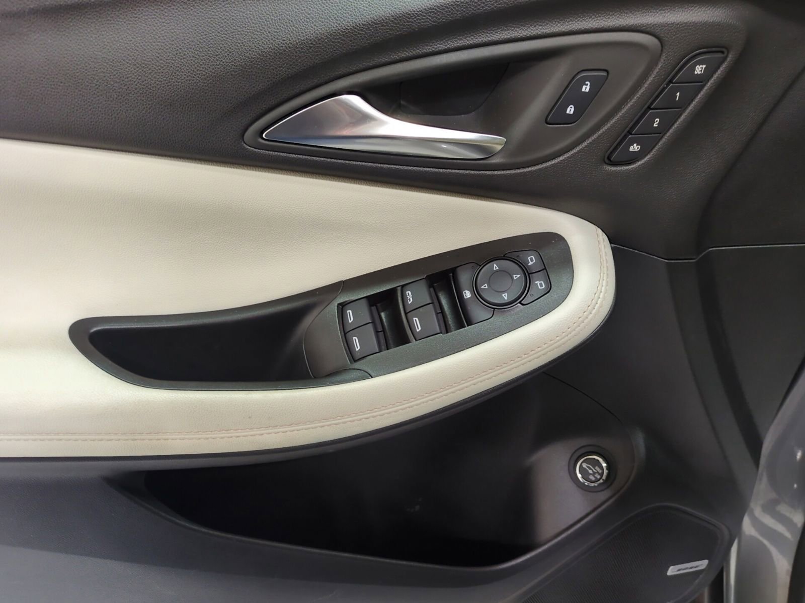 Used 2024 Buick Encore GX Avenir w/ Avenir Technology Package AWD/4WD image 18