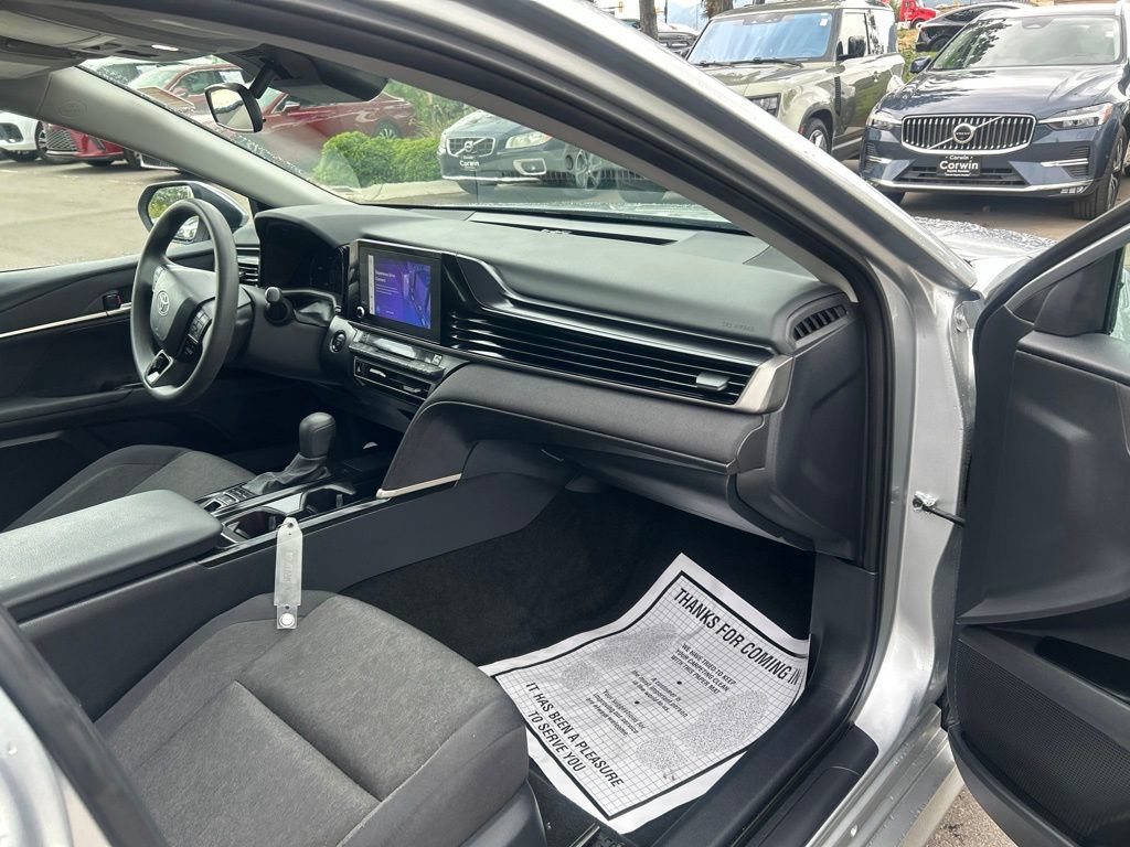 Used 2025 Toyota Camry LE FWD image 10