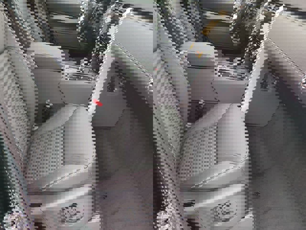 New 2026 Land Rover Discovery Dynamic SE image 23