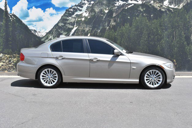 Used 2011 BMW 335i xDrive Sedan AWD/4WD image 2