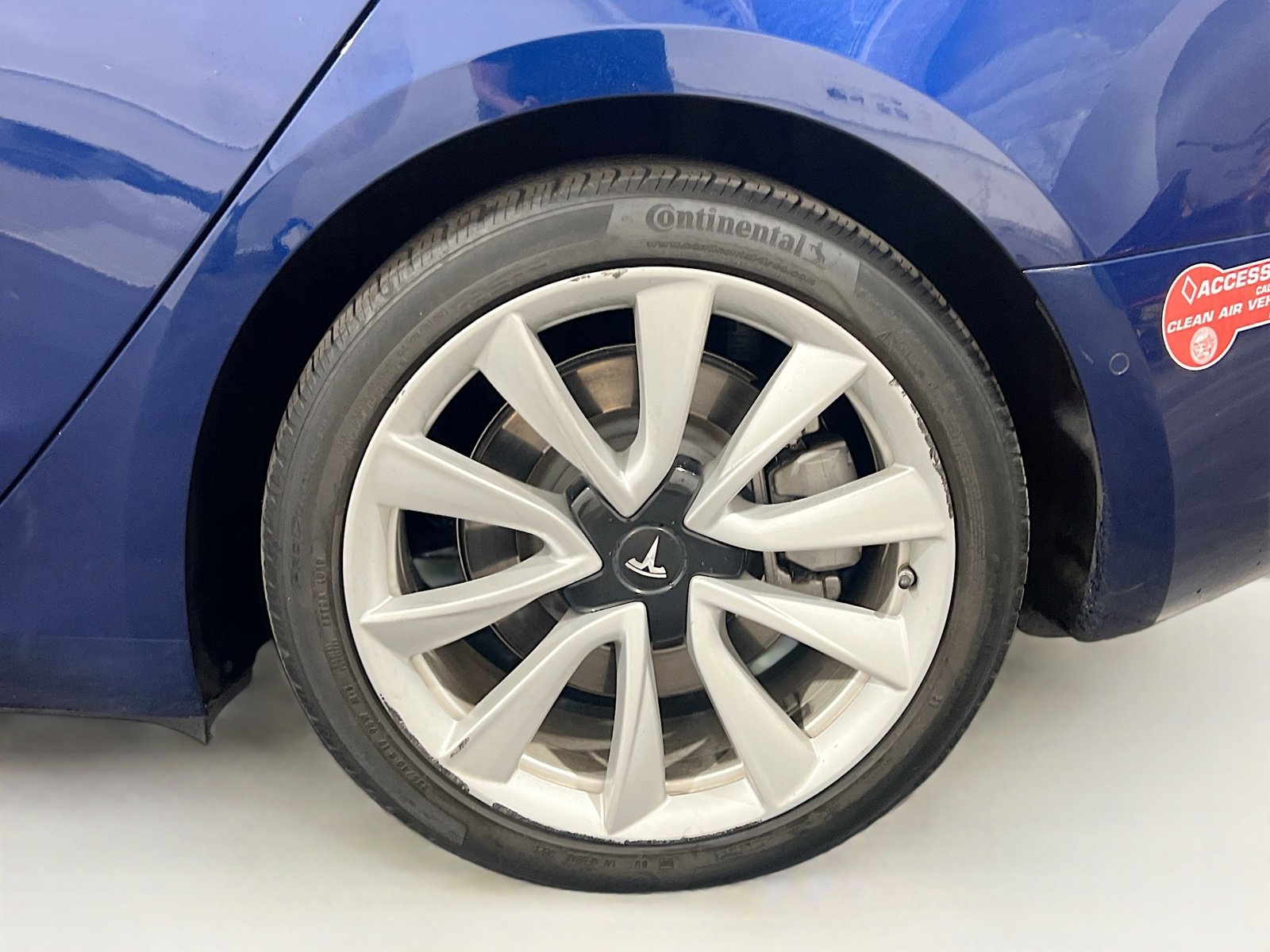 Used 2017 Tesla Model 3 Long Range image 23