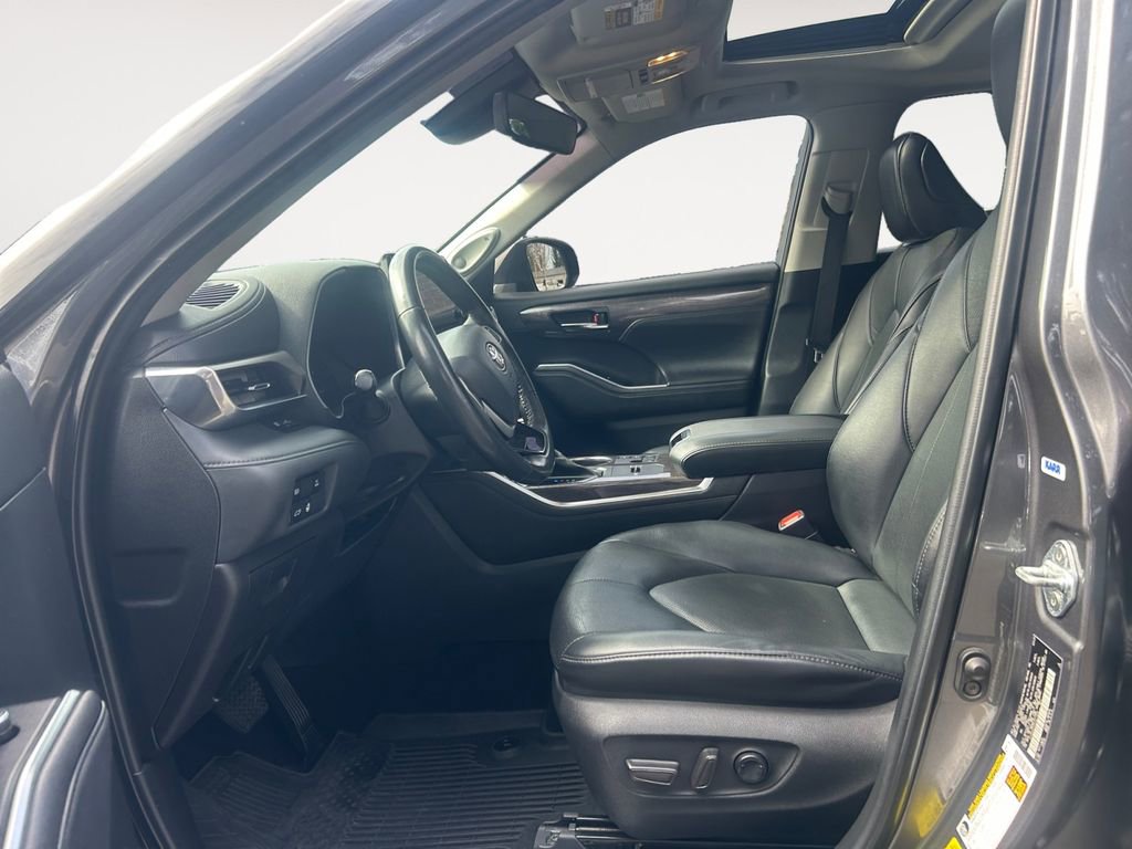 Used 2023 Toyota Highlander Limited image 15